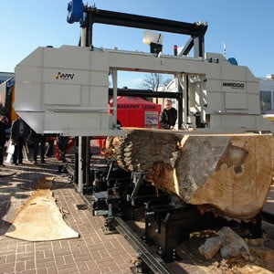 Станок WM1000 означает выход Wood-Mizer на рынок широких ленточных пил  