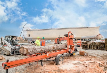 На станках Wood-Mizer напилили брусьев для Ноева ковчега