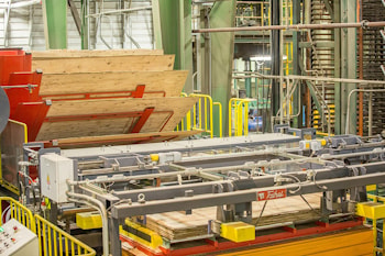 Freres Lumber вооружается первым в США горизонтальным фанерным прессом  