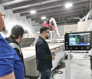 Würth Louis и CNC Factory поставляют технологии пятого поколения растущему мебельному предприятию в Оклахоме  