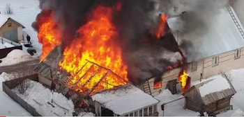 Покрытие снижает горючесть древесины  