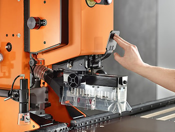 Агрегат MINIPRESS top от Blum для вертикального и горизонтального сверления  