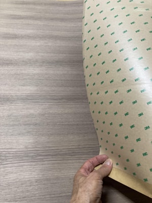 Компания Oakwood Veneer представляет самоклеящийся шпон  