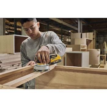 Компания DeWalt расширяет линейку беспроводных столярных инструментов  