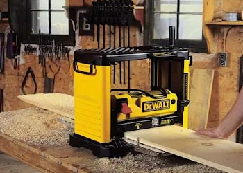 Компактные строгальные станки DeWalt  
